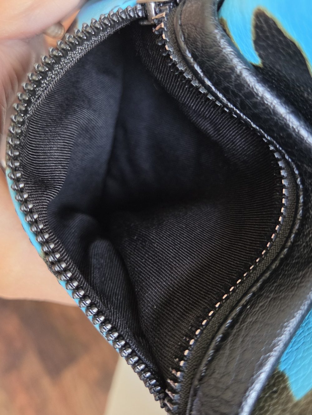 Milan Chiva Sling Bag/Crossbody/Chest Bag - Picture 9 of 9